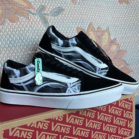 Vans WMNS Comfycush Old Skool 
After Dark Black/White
VN0A5DYCBZW
sneakers - Picture 6 of 16